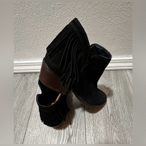 Lucky Brand Black Fringe Suede Boots size 8.5 - Picture 2 of 6